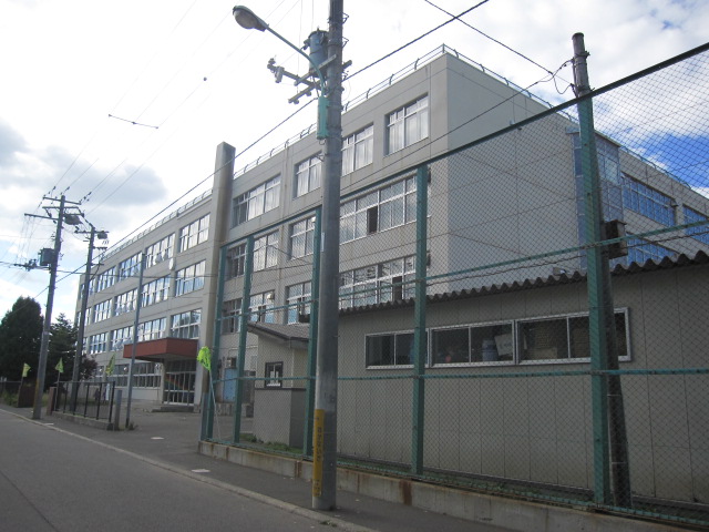 Primary school. 683m to Sapporo City on Shiraishi elementary school (elementary school)