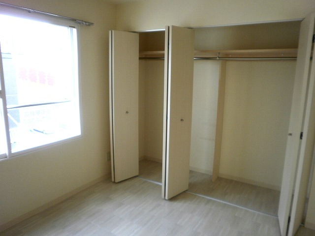 Other room space. Storage is also wide