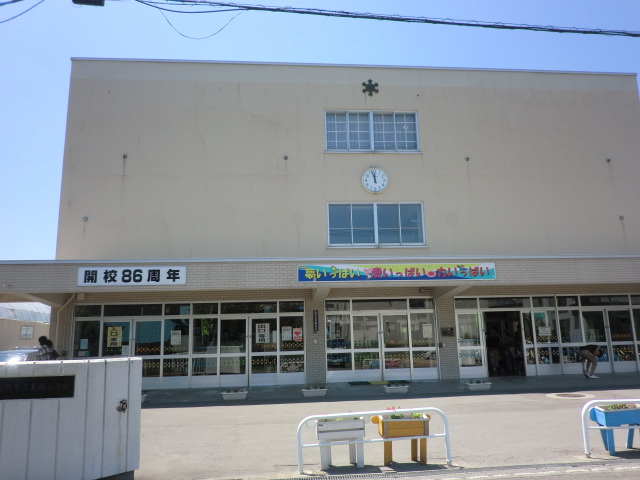 Primary school. 413m to Sapporo Tatsuhigashi Bridge Elementary School (elementary school)