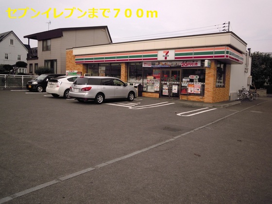 Convenience store. 700m to Seven-Eleven (convenience store)