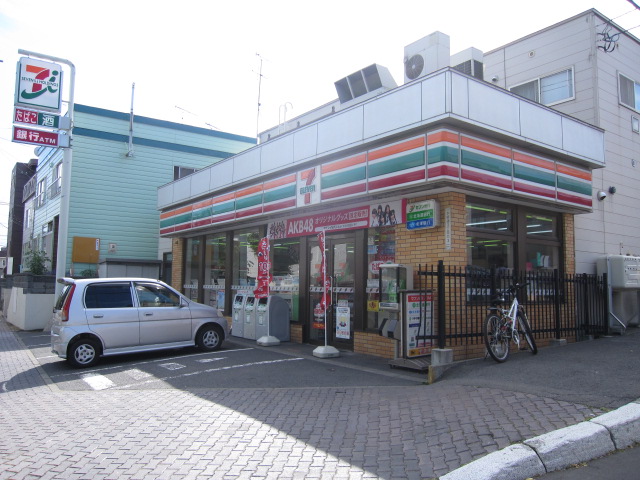 Convenience store. Seven-Eleven Sapporo Shiroishi Kuyakushomae store up (convenience store) 502m