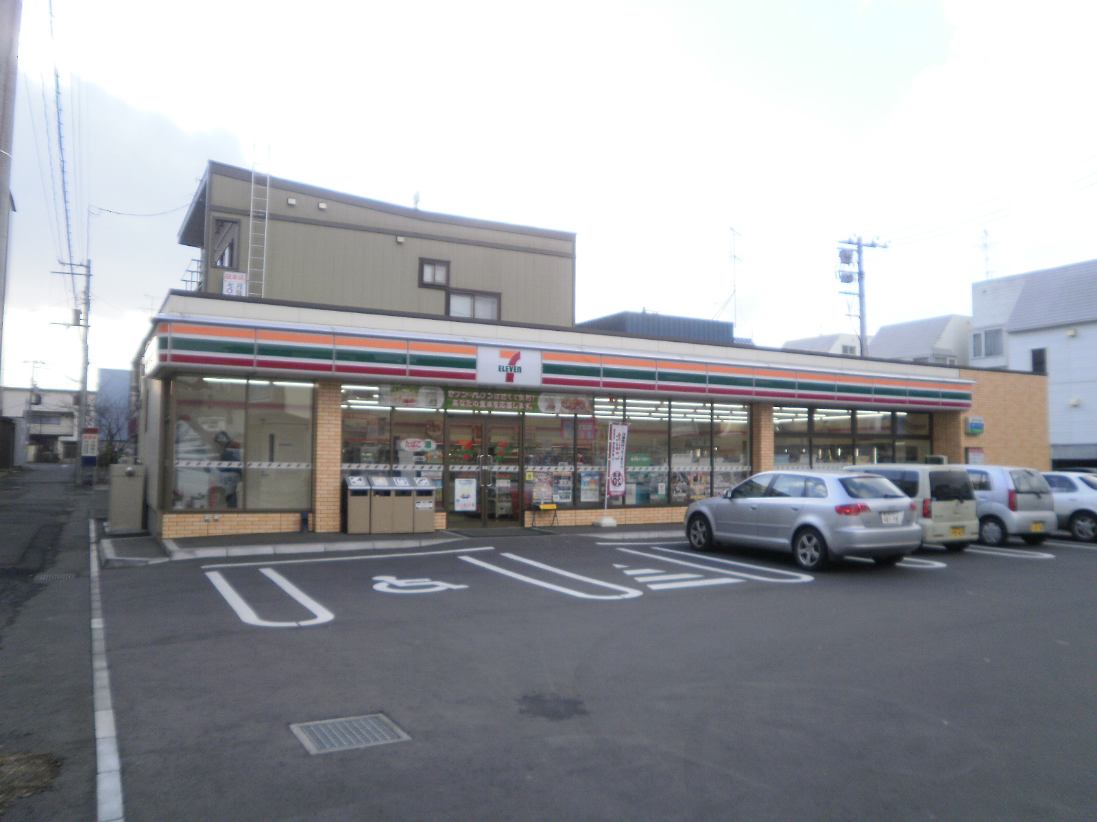 Convenience store. Seven-Eleven Sapporo Misono Article 2 store up (convenience store) 320m