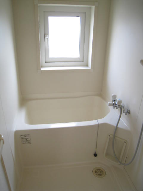 Bath. Small window with ・ Light plug is bright bath