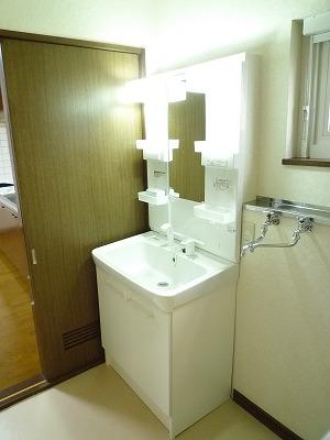 Wash basin, toilet