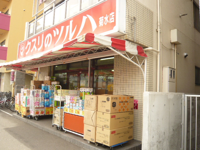 Dorakkusutoa. 25m to Tsuruha (drugstore) of medicine