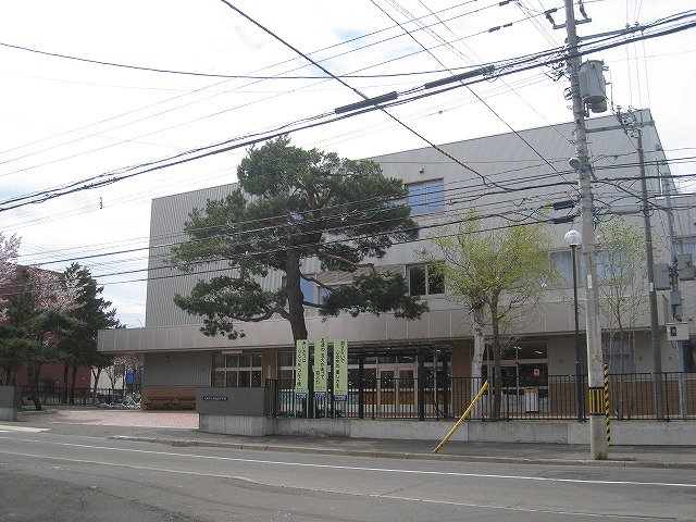 Junior high school. 1078m to Sapporo Municipal Higashishiroishi junior high school (junior high school)