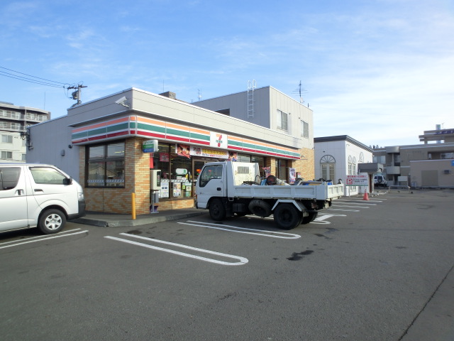 Convenience store. Seven-Eleven Sapporo Kitago 3 Article 8-chome up (convenience store) 452m