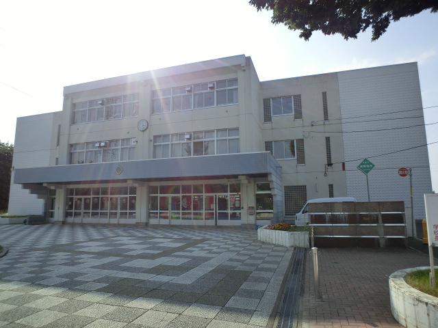 Junior high school. 2033m to Sapporo Municipal Kitanodai junior high school (junior high school)