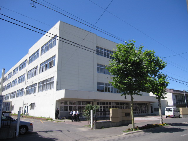 Junior high school. 1331m to Sapporo Municipal NichiAkira junior high school (junior high school)