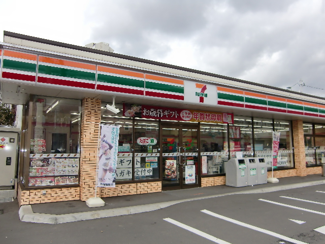 Convenience store. Seven-Eleven (convenience store) to 200m