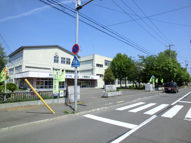 Primary school. 905m to Sapporo Municipal Higashishiroishi elementary school (elementary school)