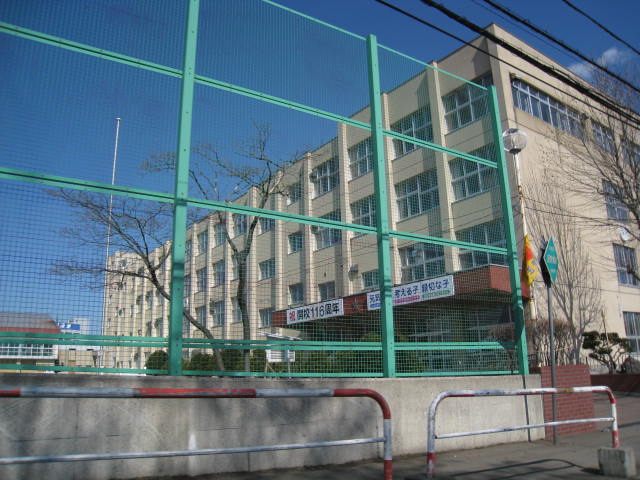 Primary school. 300m to Sapporo Municipal Oyachi elementary school (elementary school)