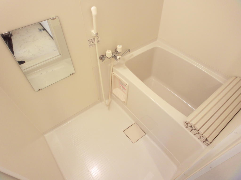 Bath. Bathing of comfortable size ・ Comforting environment