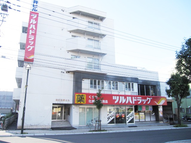 Dorakkusutoa. Tsuruha drag Heiwadori shop 353m until (drugstore)