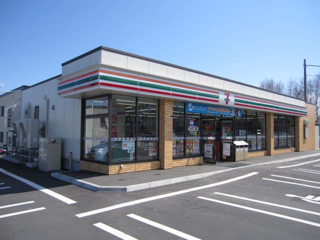 Convenience store. Seven-Eleven Sapporo Teineinaho store up (convenience store) 470m