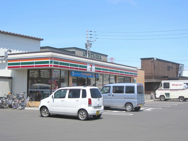Convenience store. Seven-Eleven Sapporo Shinhatsusamu Article 5 store up (convenience store) 771m