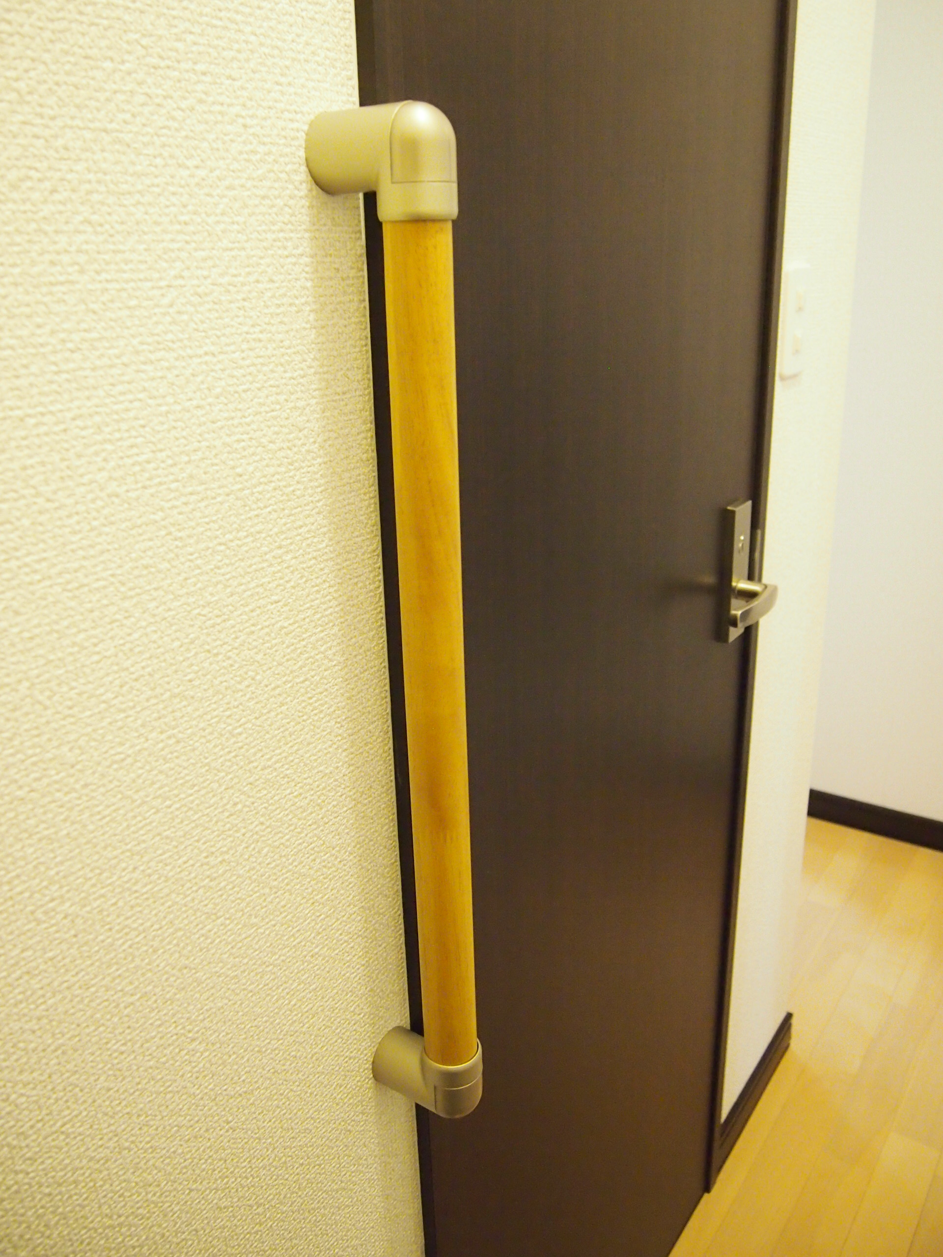 Other Equipment. Entrance ・ It comes with Ri handrail to utility