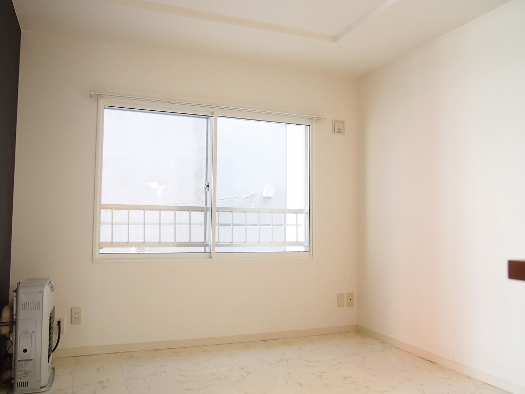 Other room space. The bedroom is a 5-quires of Western-style