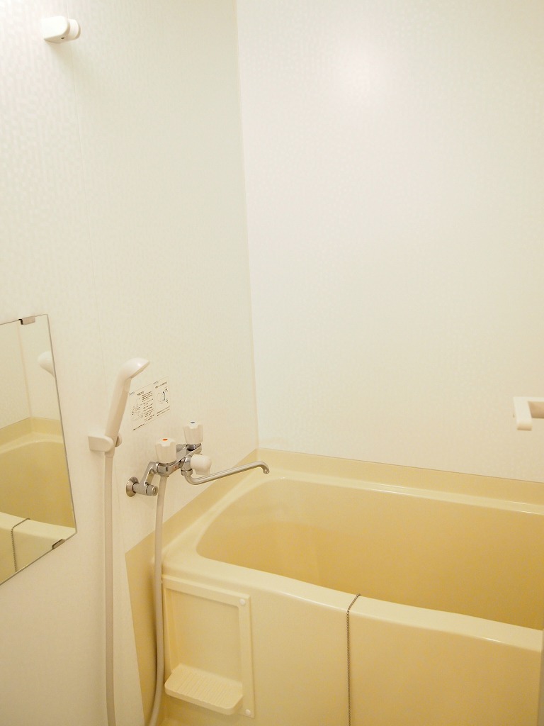 Bath. It is the bath to put slowly