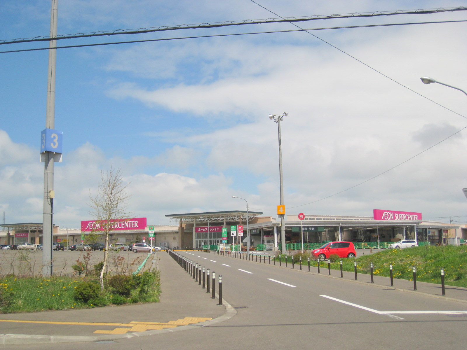 Shopping centre. OUTLET-J ion Supercenter Teineyamaguchi shop until the (shopping center) 900m