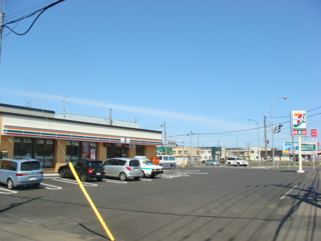 Convenience store. Seven-Eleven Sapporo Teineyamaguchi store up (convenience store) 712m