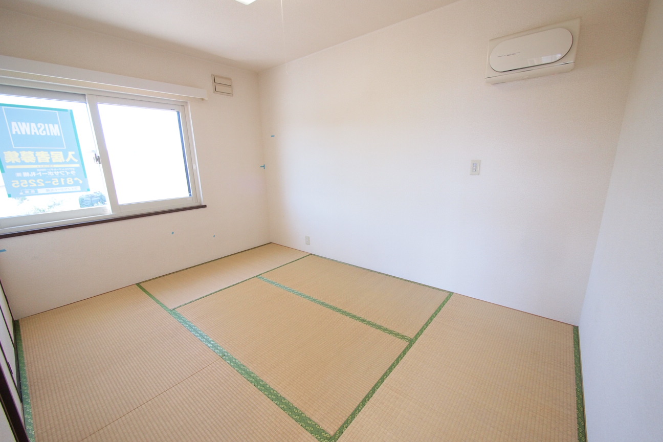 Other room space. Is a Japanese-style room. 