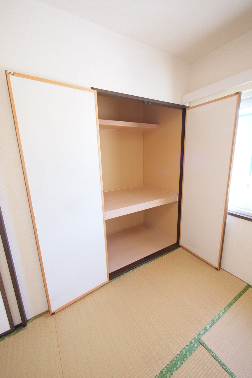 Receipt. It is a Japanese-style room storage. 