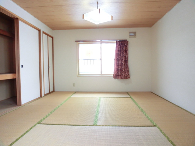 Living and room. It is a south-facing window. 