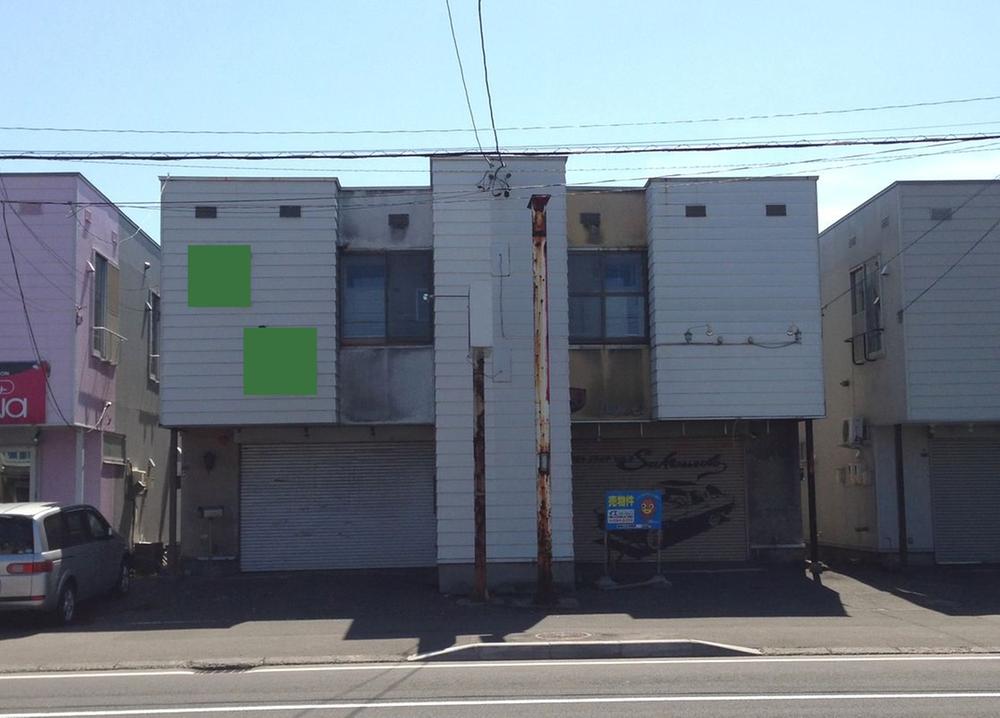 Local appearance photo. Row-type store with housing (right Building A ・ Left Building B) division sales also possible (1 building 7.4 million yen)