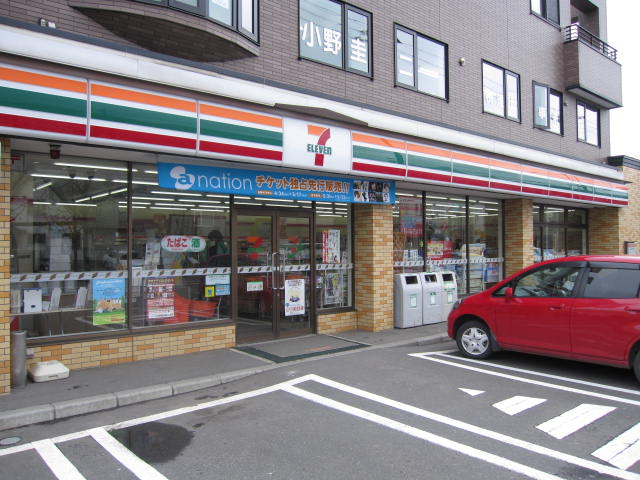 Convenience store. Seven-Eleven Sapporo Tomigaoka Article 1 store up (convenience store) 349m