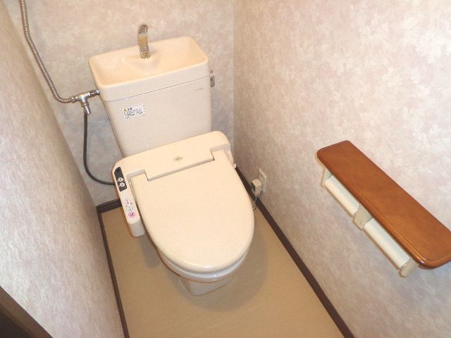 Toilet. We recently of essential equipment spacious! 