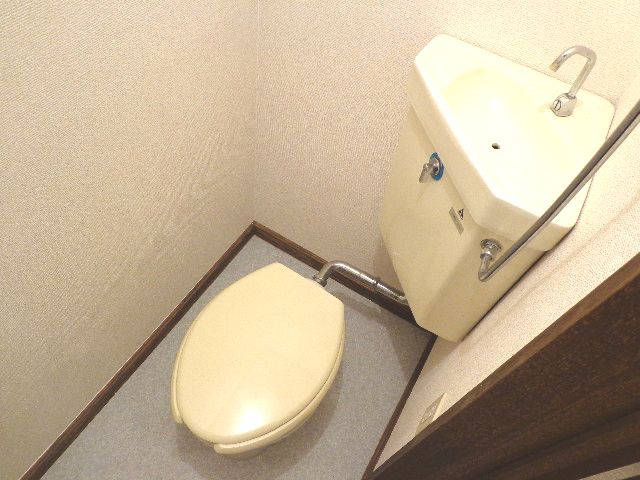 Toilet. Day is important. 