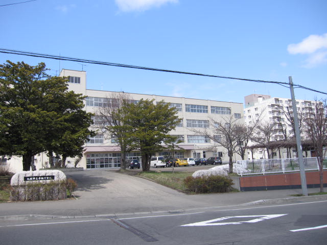 Junior high school. 700m to Sapporo City Teine junior high school (junior high school)