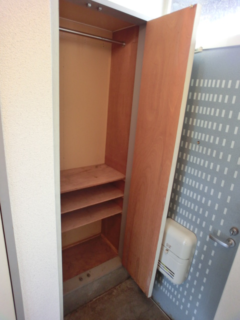 Entrance. There is also a shoe box