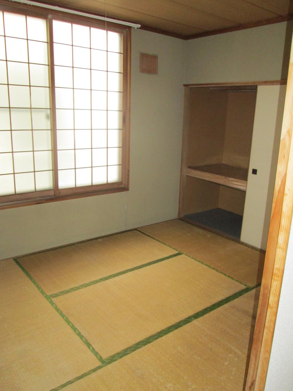 Non-living room. Building A: Japanese-style room