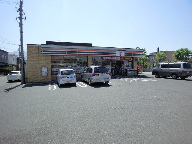 Convenience store. Seven-Eleven Sapporo Maeda Article 8 store up (convenience store) 395m
