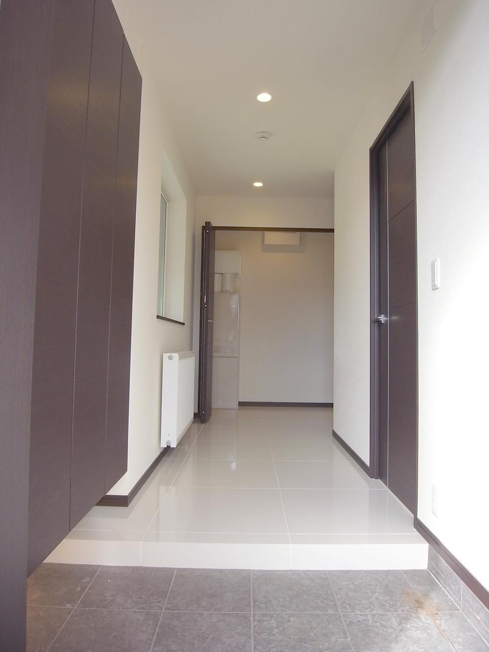 Local appearance photo. The first floor is using the ceramic tile on the floor material. Even the floor was dirty in the luggage was placed from outside, Are friendly easy to wipe.