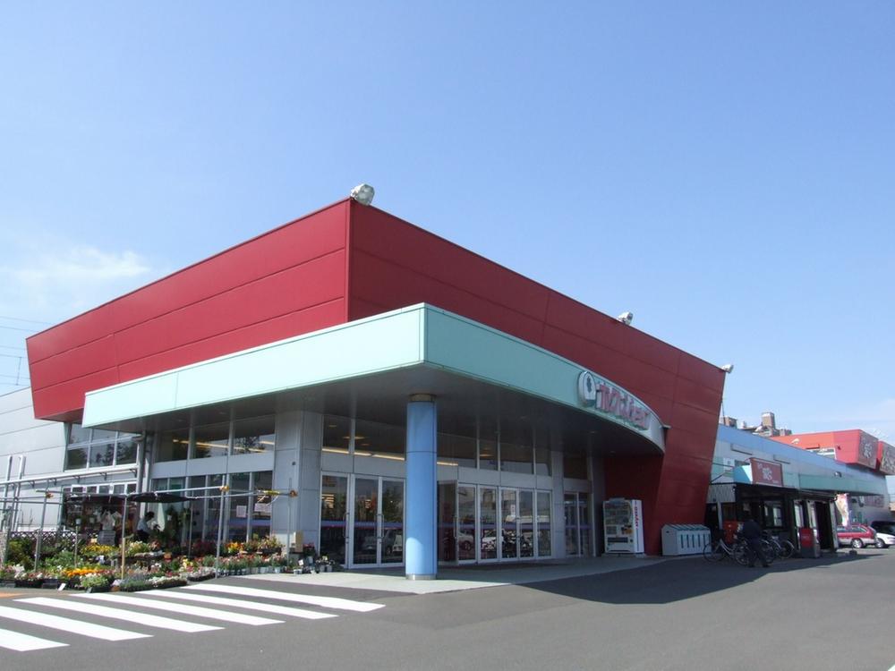 Supermarket. 500m to Hokuren shop Shinhatsusamu shop