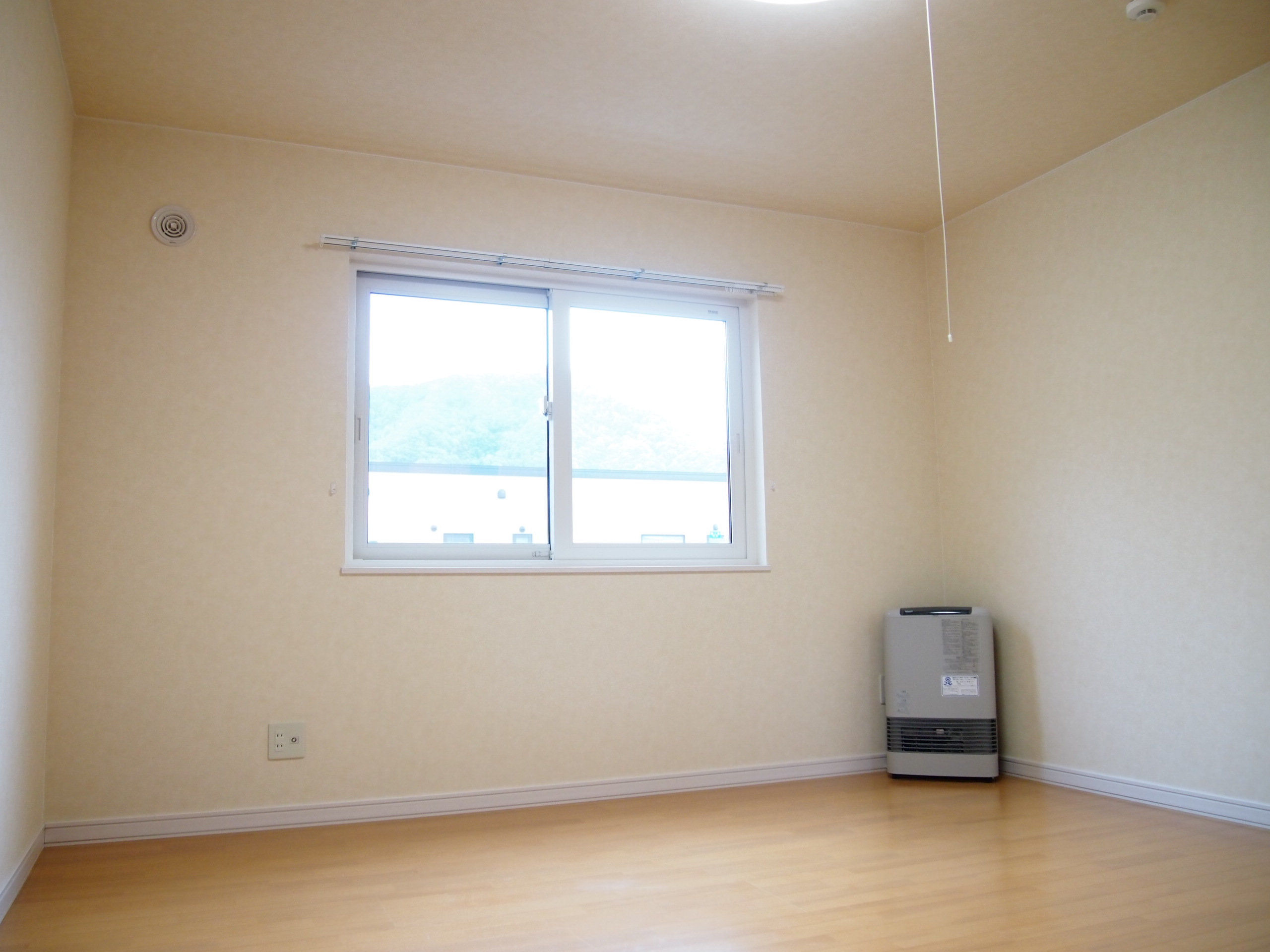 Other room space. 8 Pledge of Western-style is a southwest direction! The first floor is the living room!