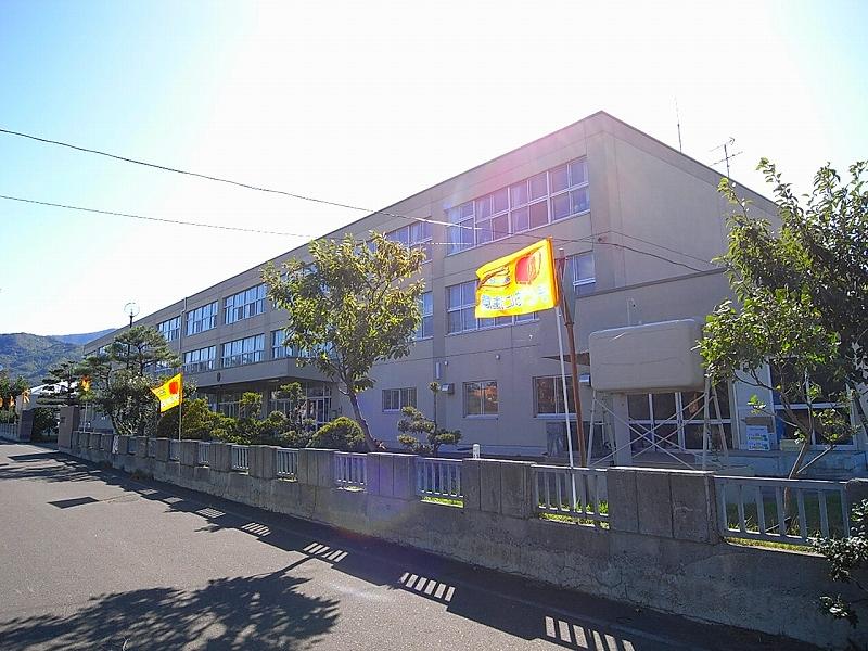 Primary school. 437m to Sapporo City Maeda North Elementary School