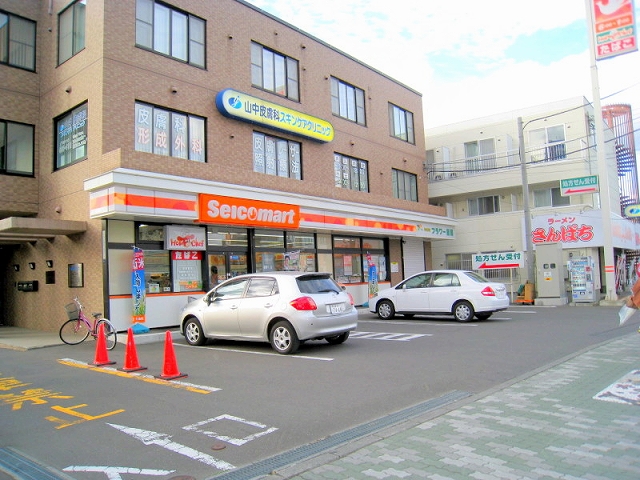 Convenience store. 600m until Seicomart (convenience store)
