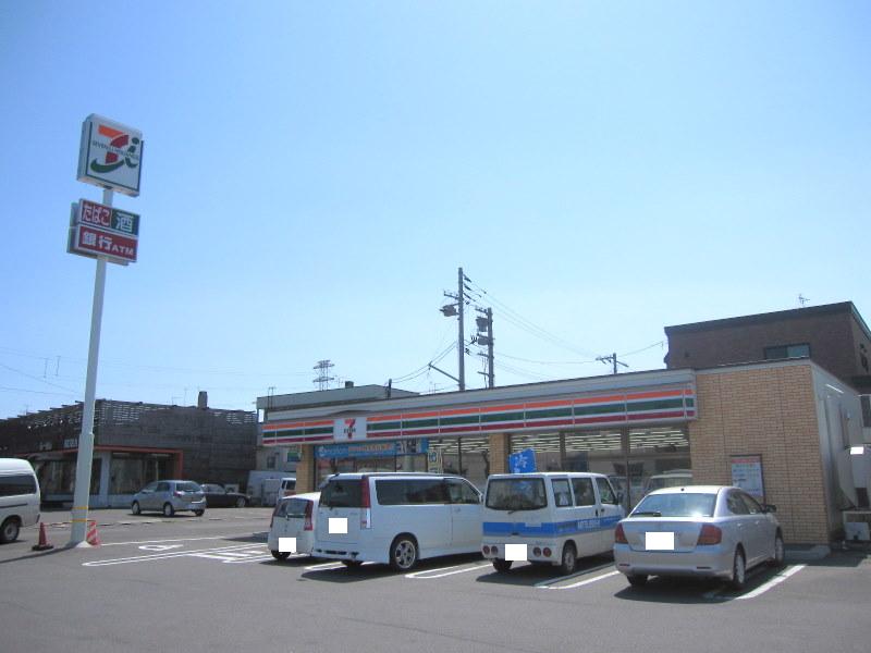 Convenience store. Seven-Eleven Sapporo Shinhatsusamu Article 4 store up to (convenience store) 512m