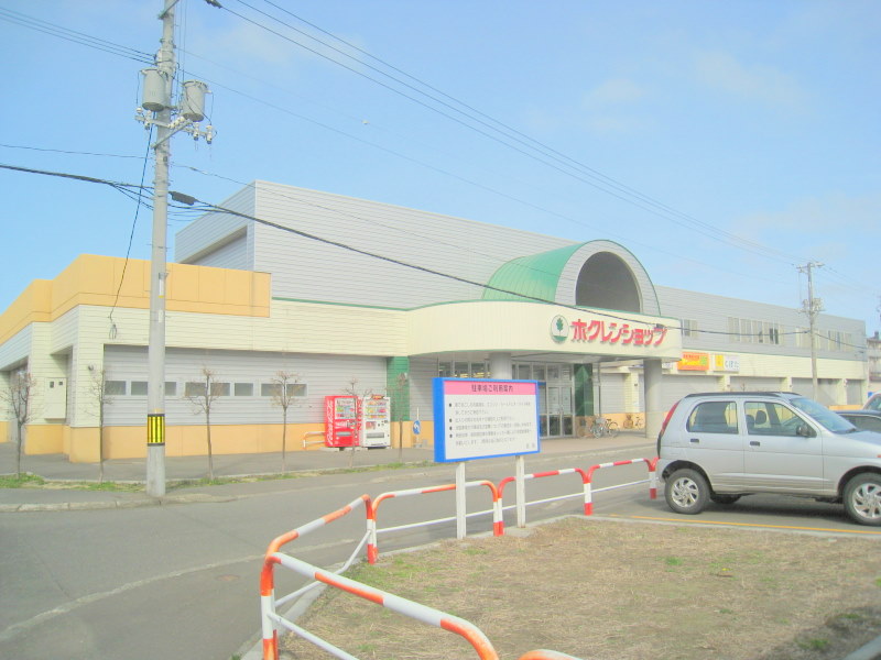 Supermarket. Hokuren shop Maeda store (supermarket) to 393m