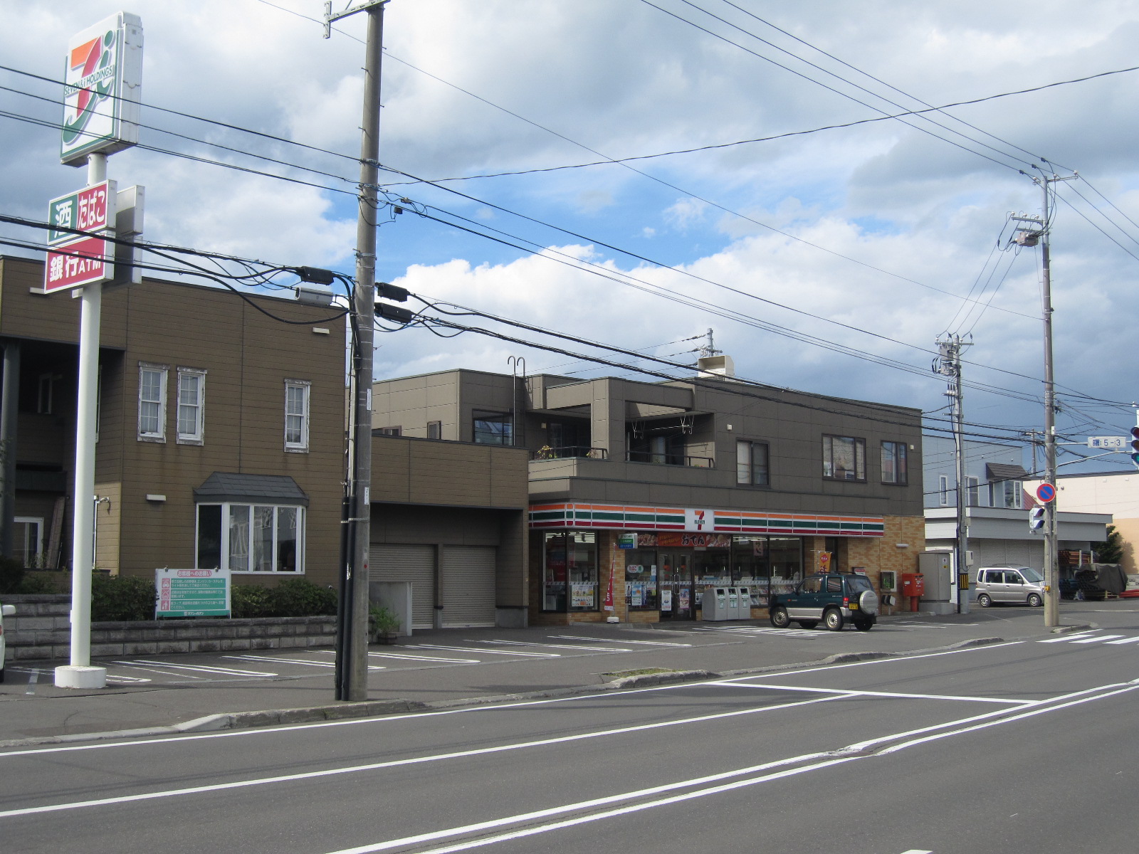 Convenience store. 700m to Seven-Eleven Sapporo Teineyamaguchi store (convenience store)