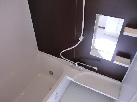 Bathroom. New unit bus Slowly Do not warm up a new article of the bath