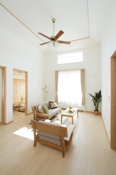 Model house photo. Soon publish the end !! per your conclusion of a contract high ceiling of <D-13> 4m. Single-story house full of sense of openness. House stuck to natural materials such as solid wood flooring.