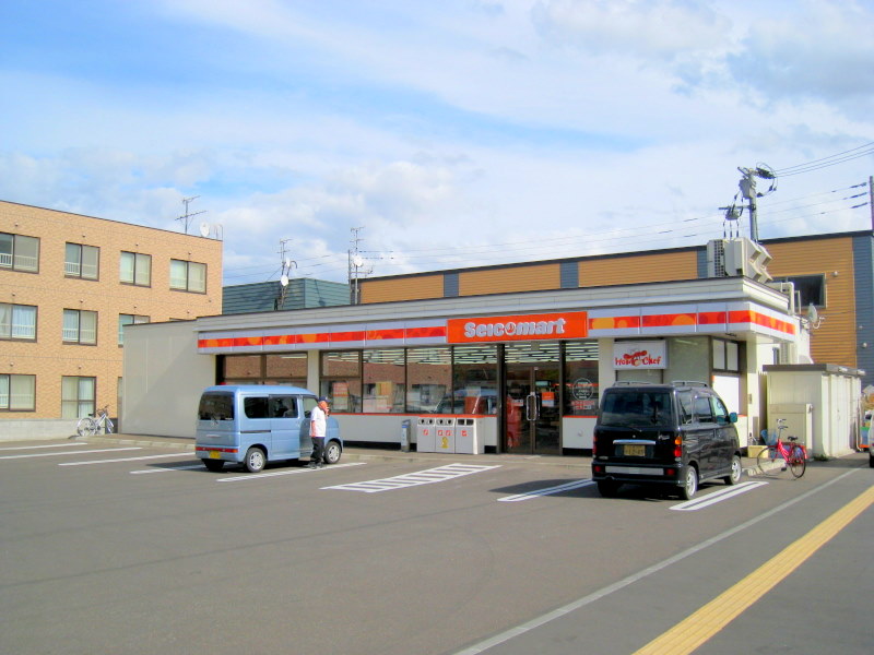 Convenience store. Seicomart Maeda Article 1 store up (convenience store) 366m