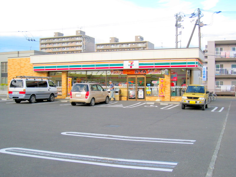 Convenience store. Seven-Eleven Sapporo Maeda Article 4 store up to (convenience store) 860m