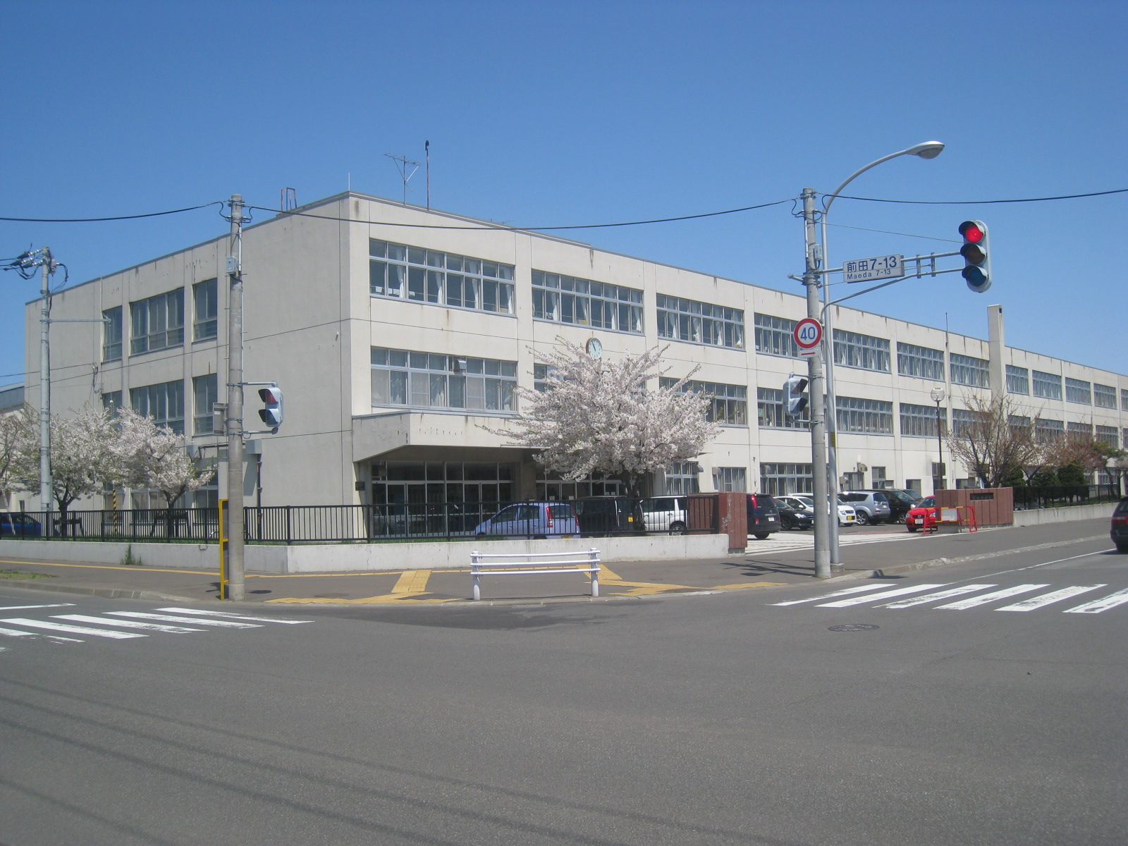 Junior high school. 731m to Sapporo Municipal Maeda junior high school (junior high school)