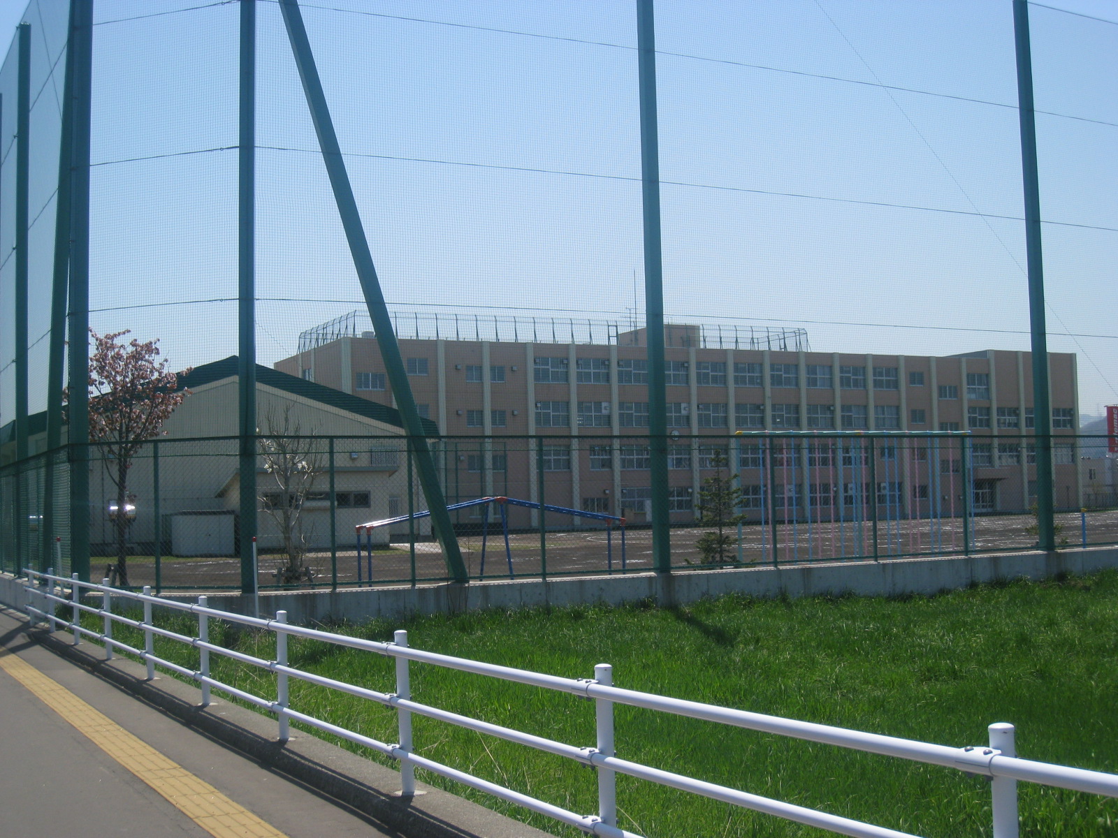 Primary school. 637m to Sapporo Municipal Maeda elementary school (elementary school)